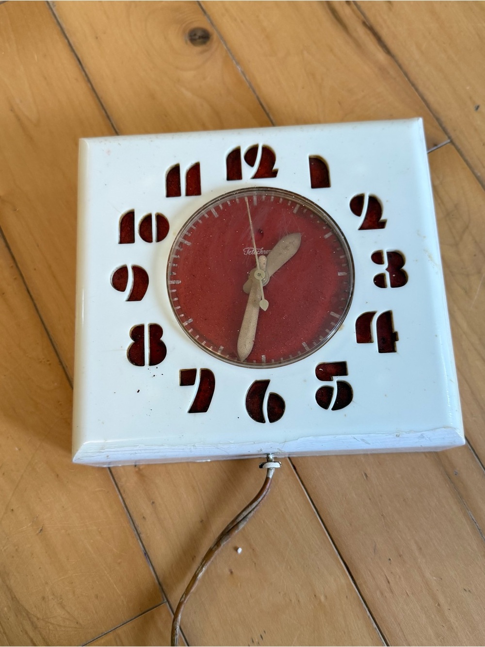 Vintage-Style mcm ge telechron red/white Wall Clock - Decorative Home Wall Deco